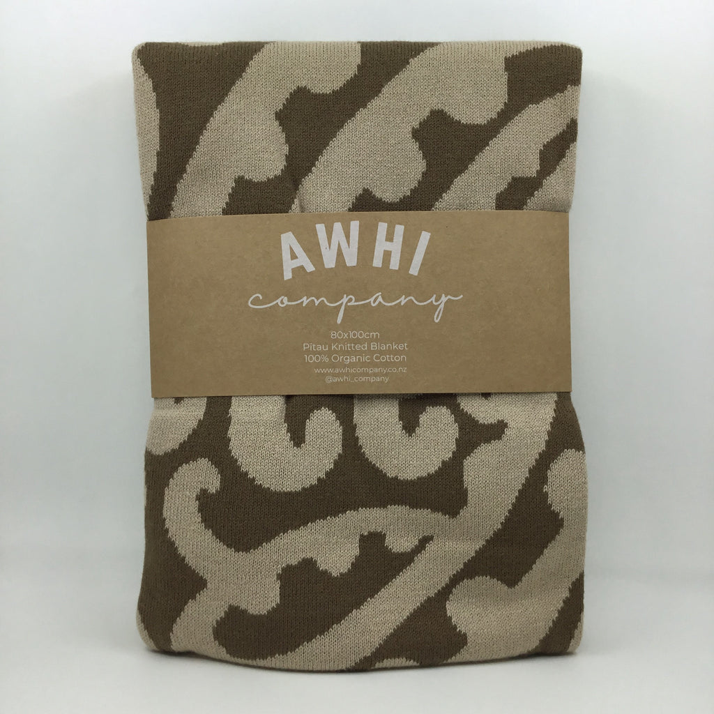 Pitau - Pēpi Knitted Blanket – Te Whare O Rehua Sarjeant Gallery