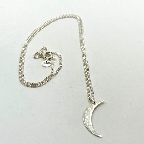 Su Keates Silver Crescent Pendant Necklace