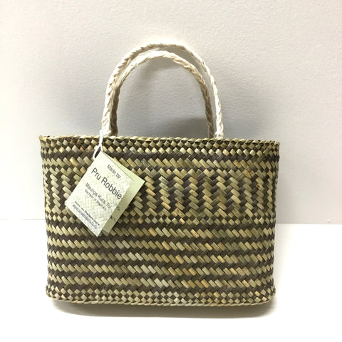 Kete Whkairo 'Kete Iti' ( little Kete)